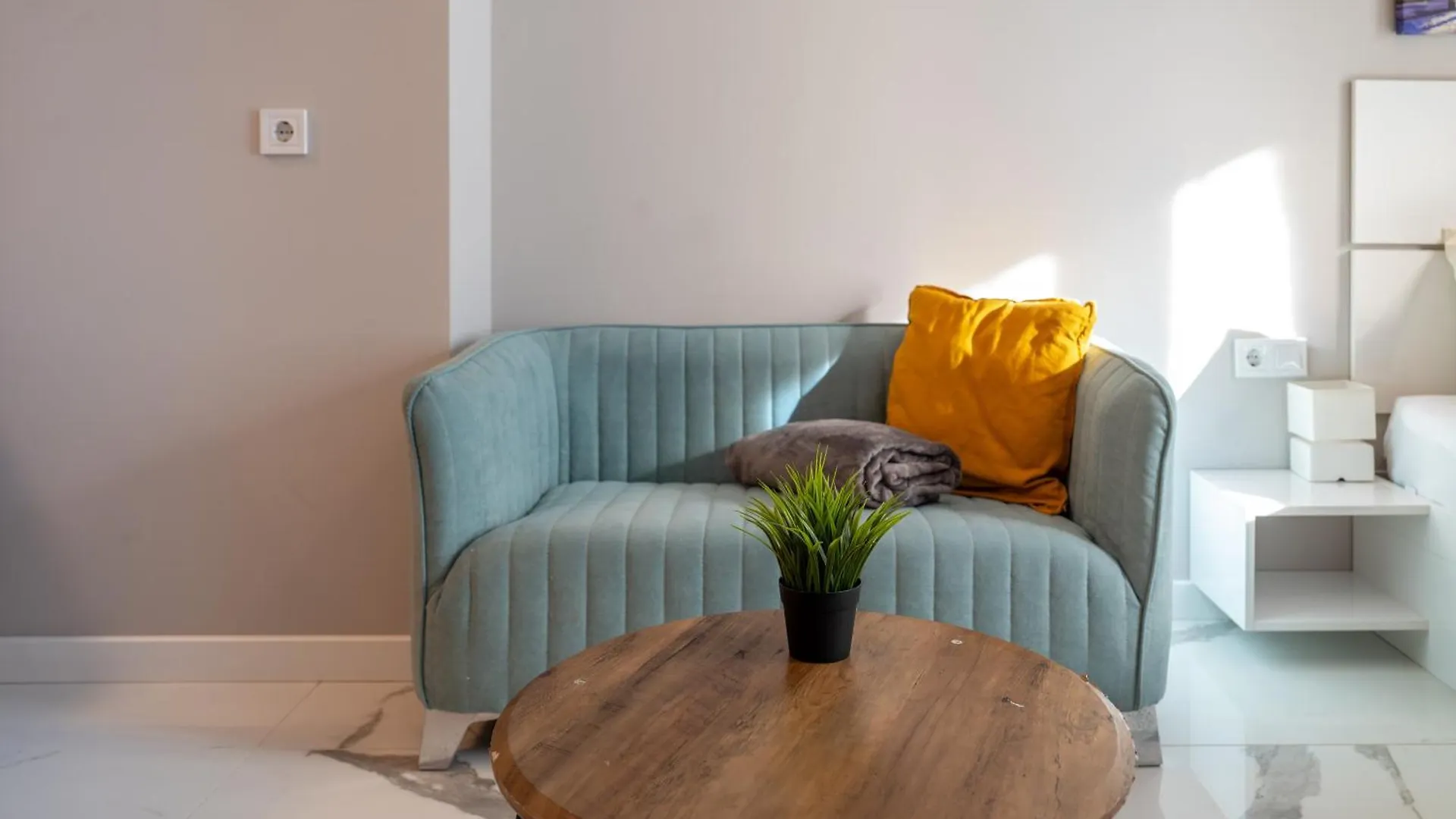 Luxury Studios In Top Center Sofia